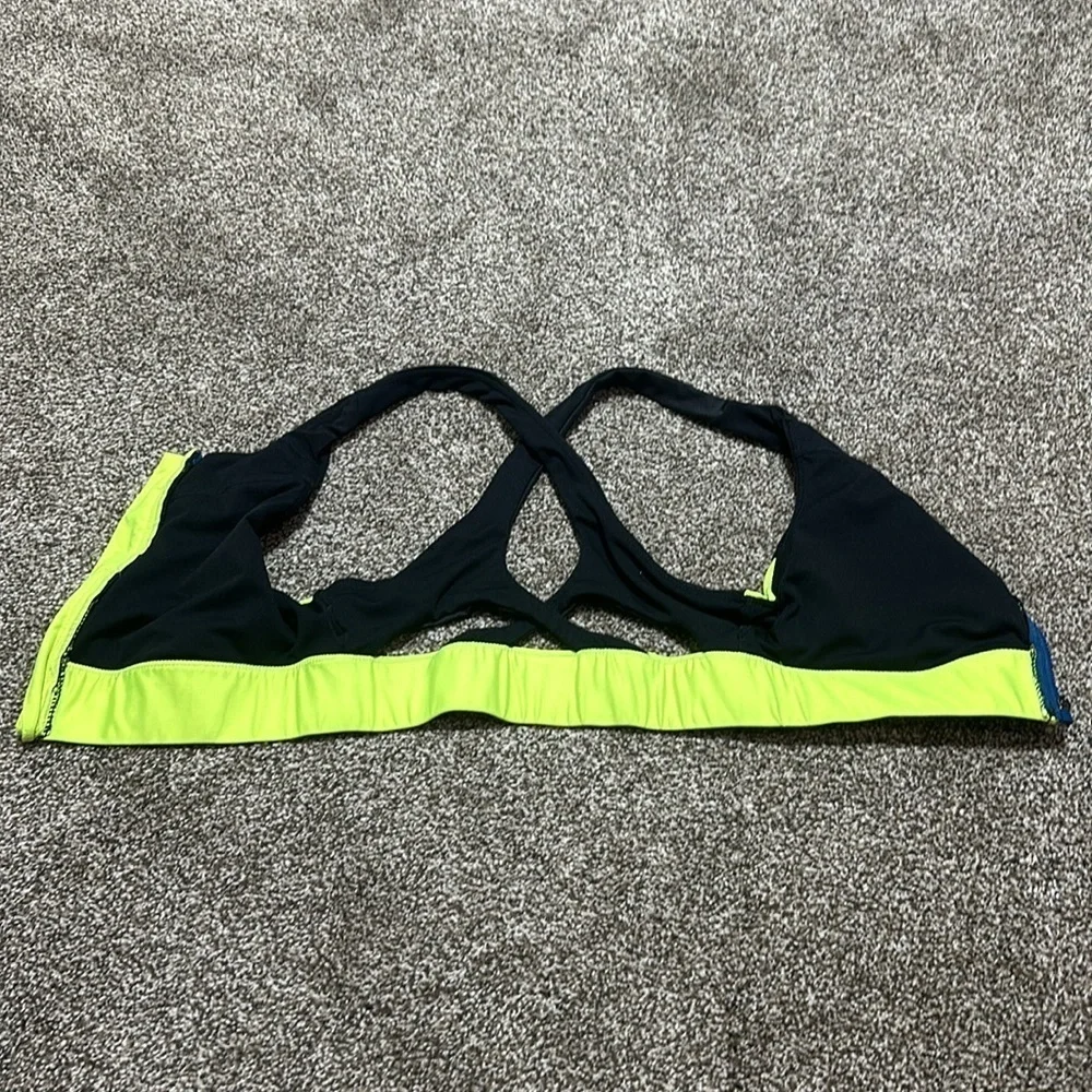 Fabletics and old navy black medium sports bras. Zipper front. Neon. Set of 2